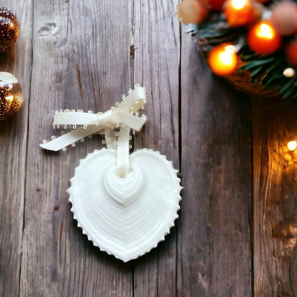 Retired Heart Shell Ornament Artist Margaret Furlong, “Oh Sweetest Hearts" 1986 - Picture 2 of 8